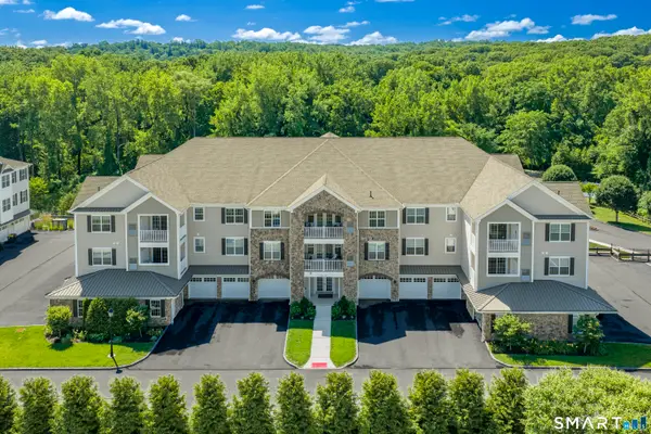 232 Brookside Court #232, Newtown, CT 06470