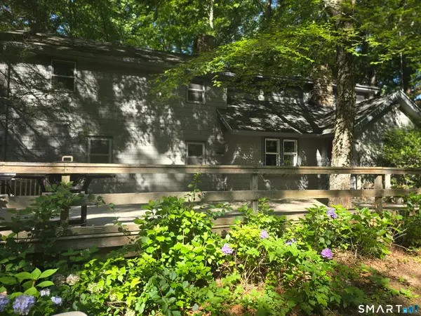 17 Bradley Lane, Newtown, CT 06482