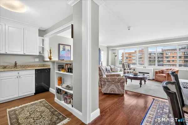 100 York Street #15-P, New Haven, CT 06511