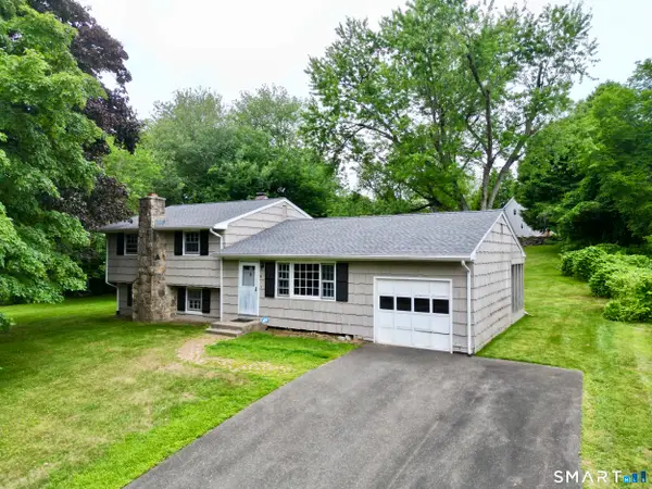 16 Floral Lane, Trumbull, CT 06611