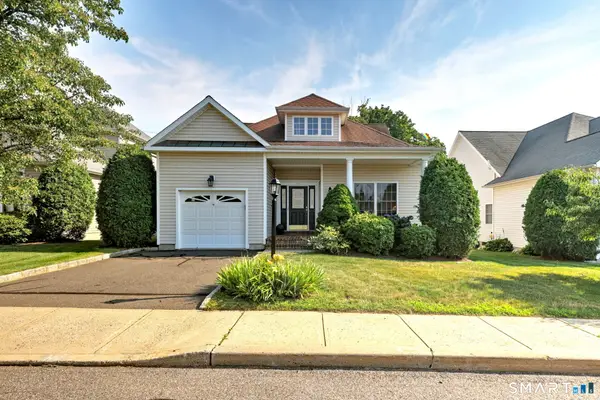 15 Jasmine Circle #15, Milford, CT 06461