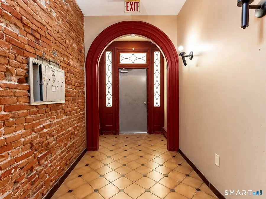 229 Franklin Avenue, Hartford, CT 06114 - #3
