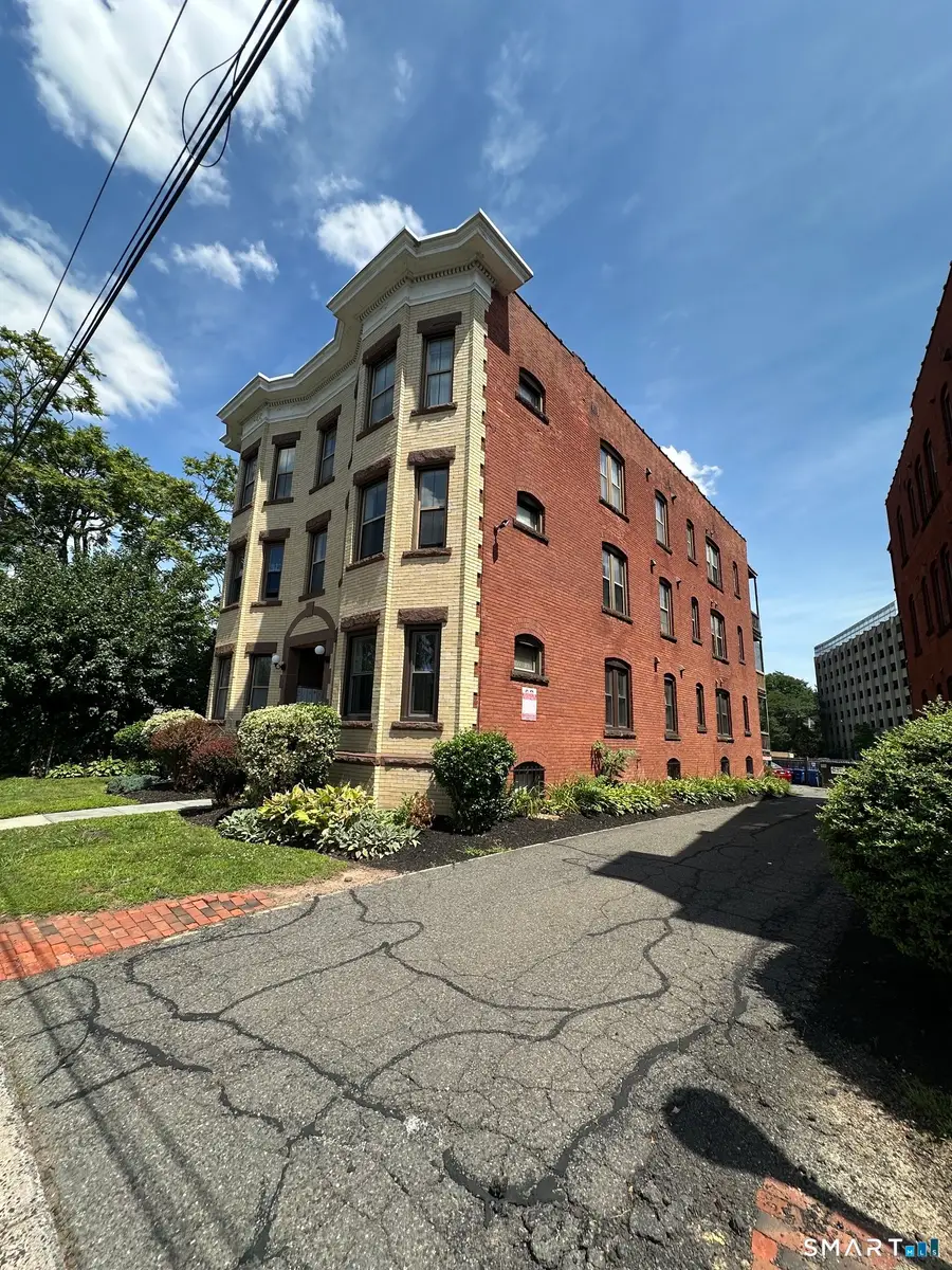 36 Essex Street #1C, Hartford, CT 06114 - #3