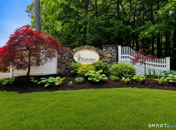 11 Trout Brook Circle #11, Newtown, CT 06470