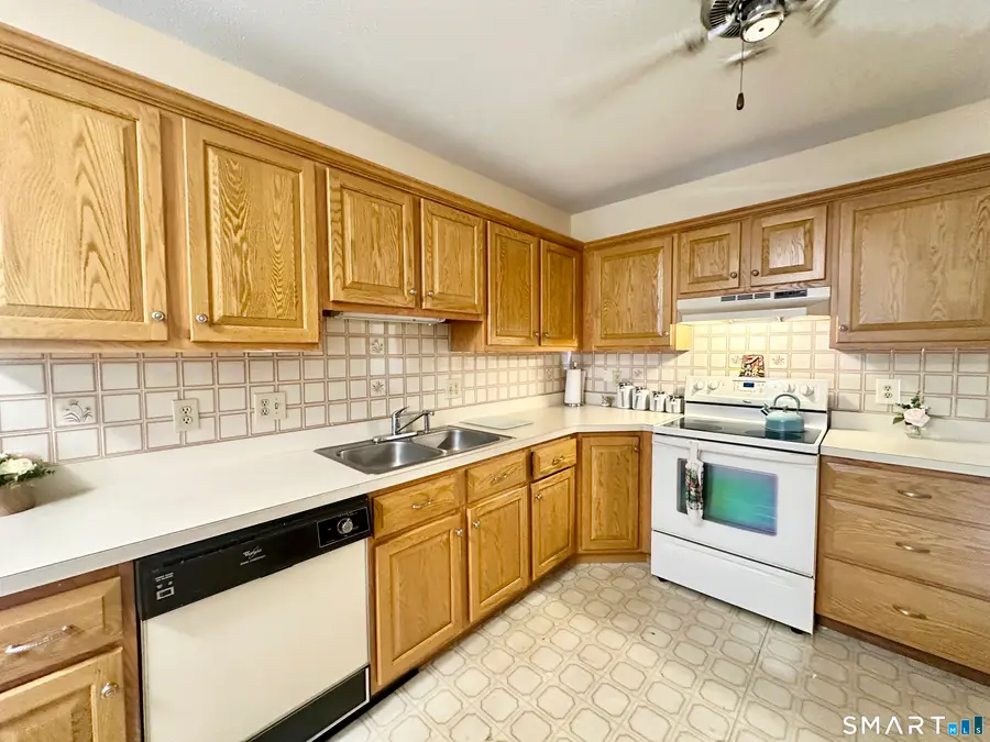 93 Woodland Avenue, Bloomfield, CT 06002 - #2