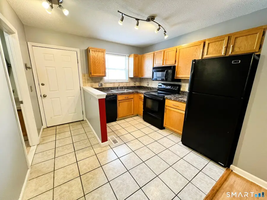 20 New Hampshire Drive #1D, New Britain, CT 06052 - #3