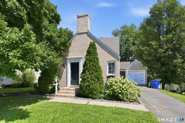122 Overbrook Road, West Hartford, CT 06107