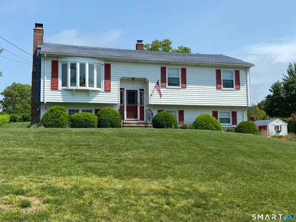 15 Flintlock Road, North Haven, CT 06473
