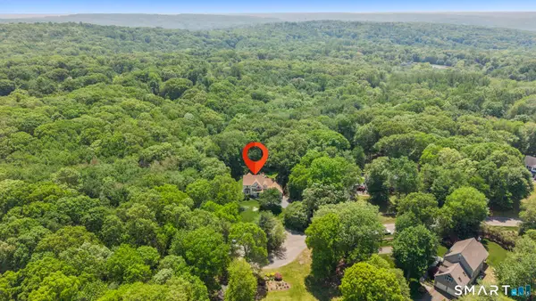 14 Wychwood Lane, Oxford, CT 06478