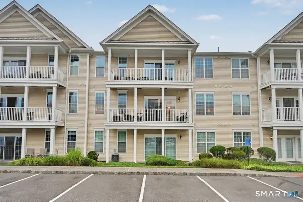 215 Center Meadow Lane #215, Danbury, CT 06810