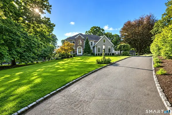 2 Horse Stable Circle, Shelton, CT 06484