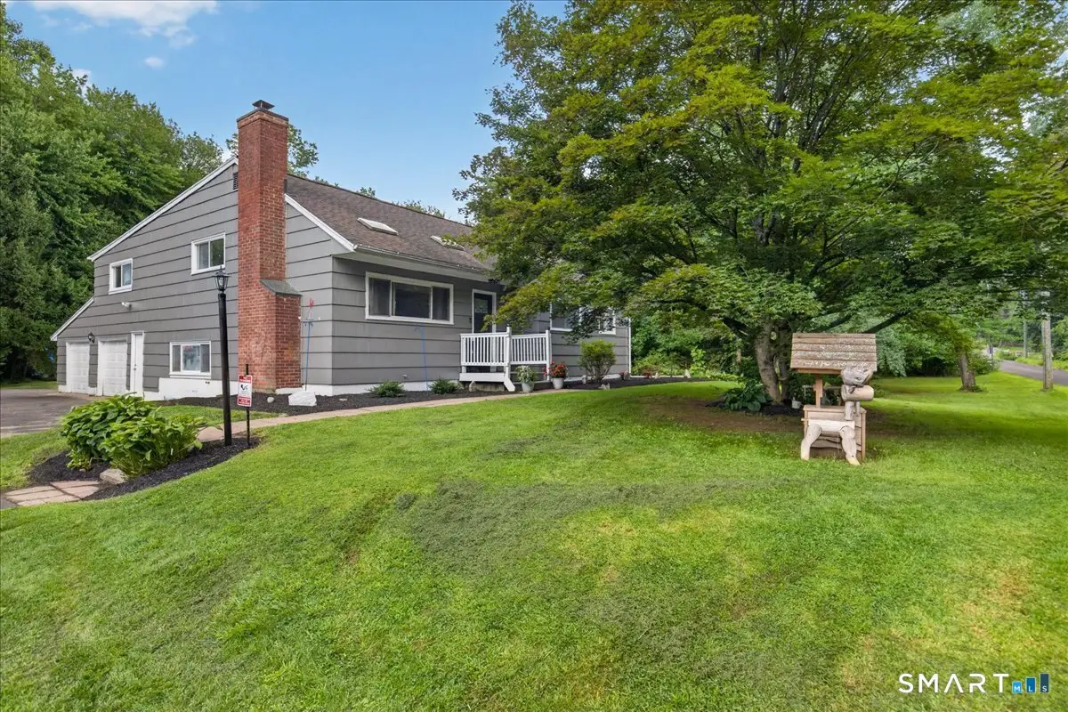 6 Paugussett Road, Newtown, CT 06482 - #1