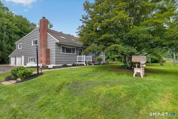 6 Paugussett Road, Newtown, CT 06482
