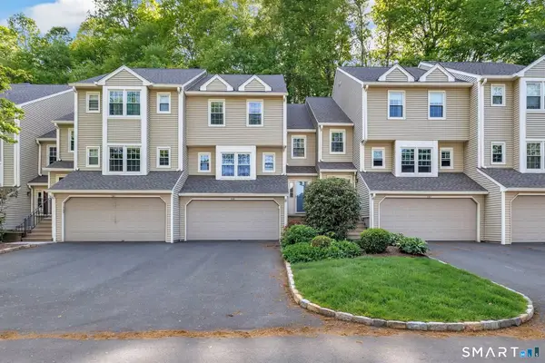 139 Governor Trumbull Way #139, Trumbull, CT 06611