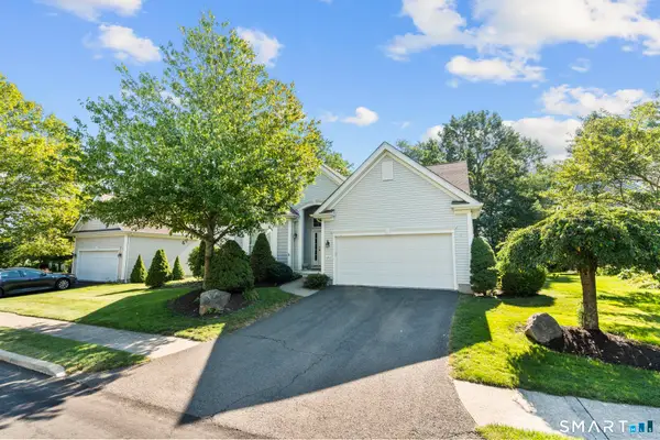 171 Country Club Drive #171, Oxford, CT 06478