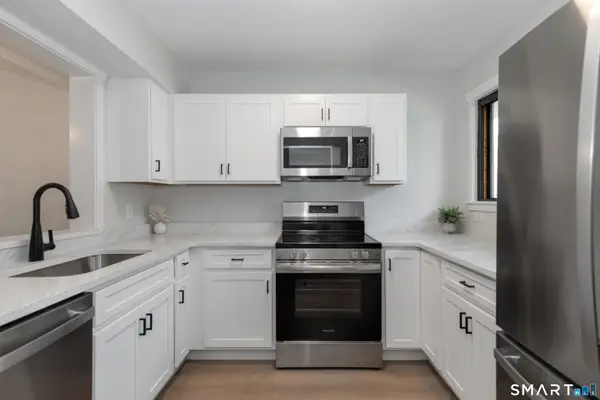 47 Woods Way #47, Woodbury, CT 06798