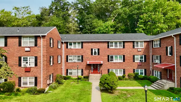 54 Briarwood Lane #B, Branford, CT 06405
