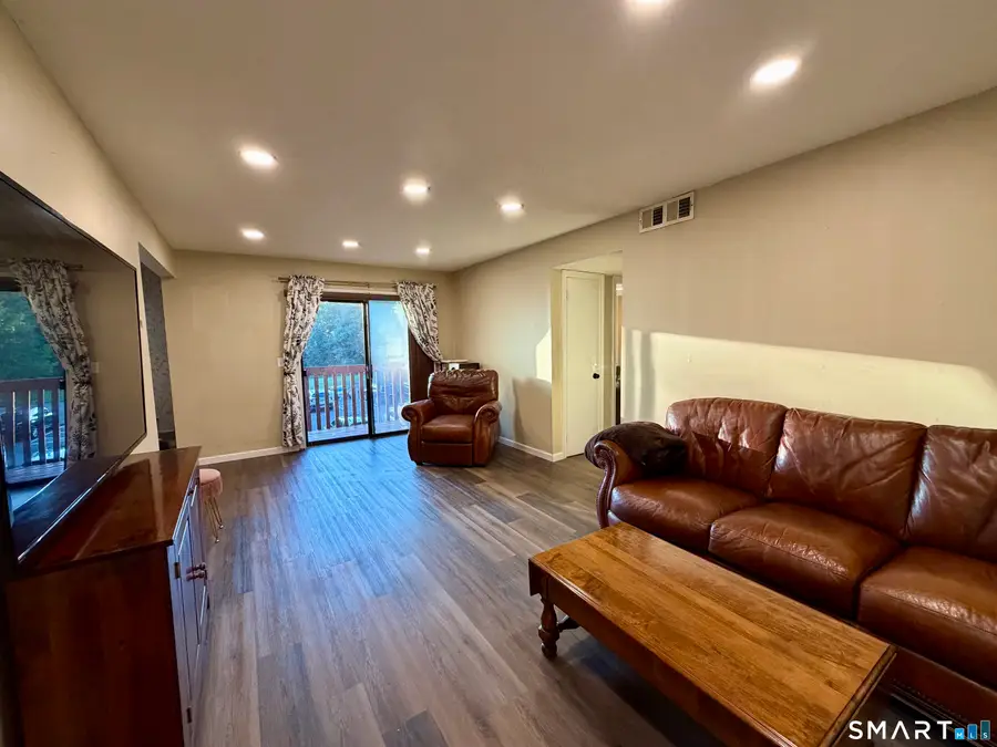 95 Woodsedge Drive #1B, Newington, CT 06111 - #2