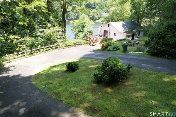 837 East Wakefield Boulevard, Winchester, CT 06098