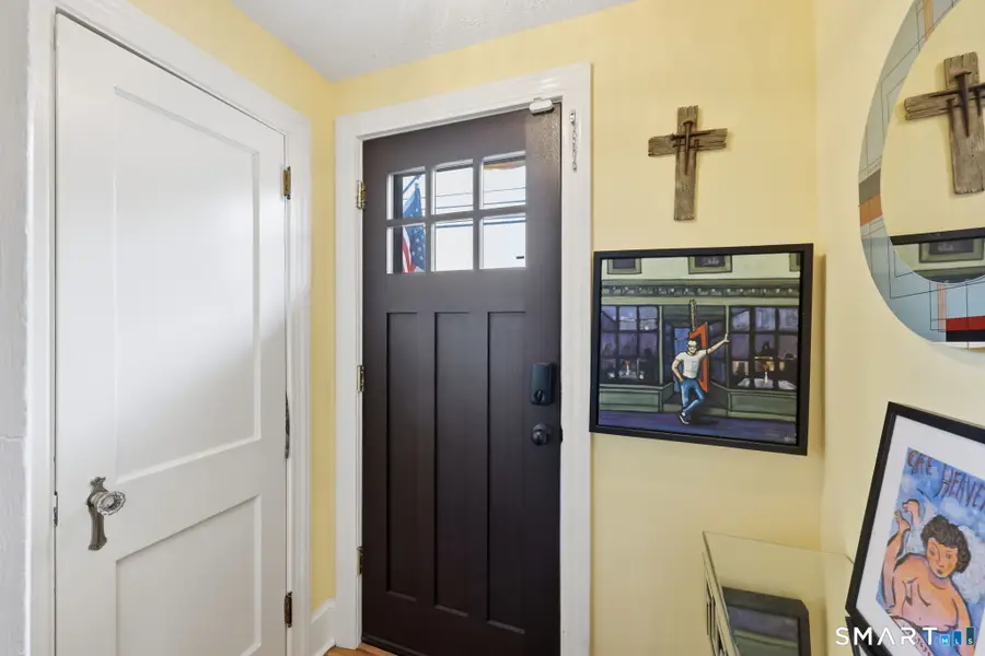 134 Oakwood Avenue, West Hartford, CT 06119 - #3