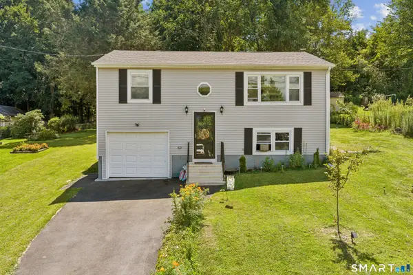 14 Garry Knolls, Danbury, CT 06810