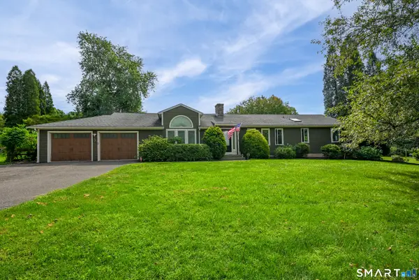 5 Taunton Lake Drive, Newtown, CT 06470