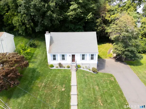 18 Kendall Circle, Waterbury, CT 06708