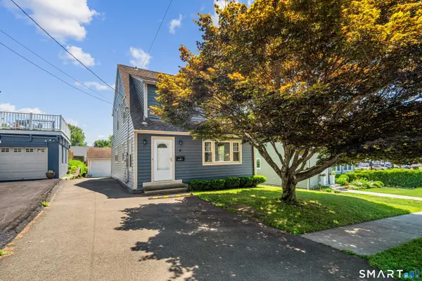 3 Olmstead Place, Norwalk, CT 06855