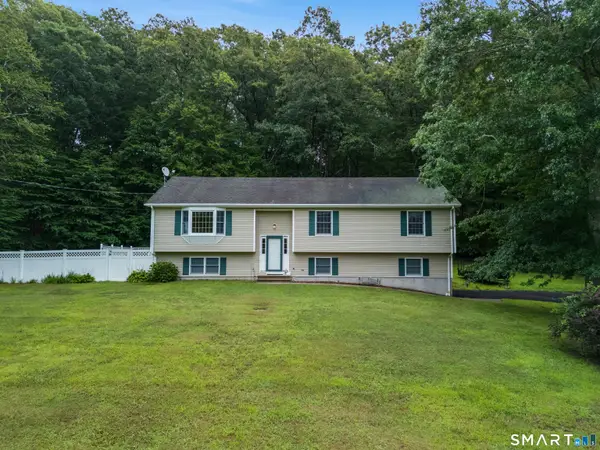 32 School House Road, Preston, CT 06365
