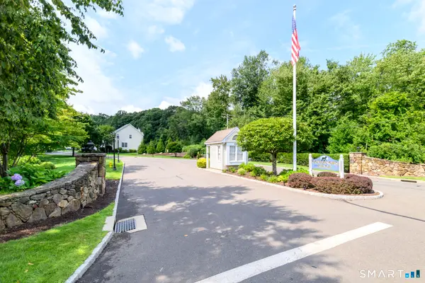 133 Governor Trumbull Way #133, Trumbull, CT 06611