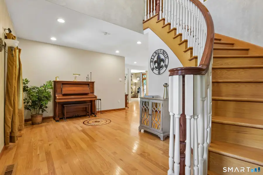 8 White Oak Lane, Waterford Town, CT 06375 - #3