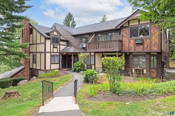 7 Falmouth Court #7, Brookfield, CT 06804