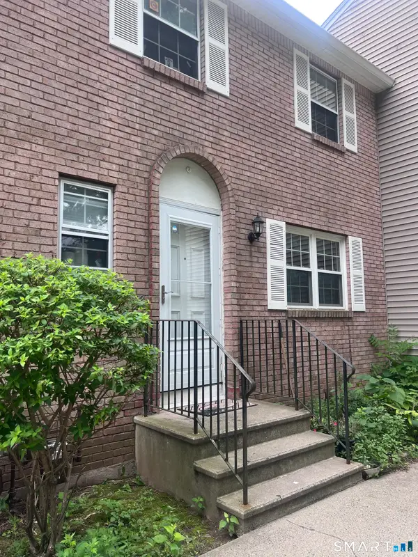 82 East Gate Lane #82, Hamden, CT 06514