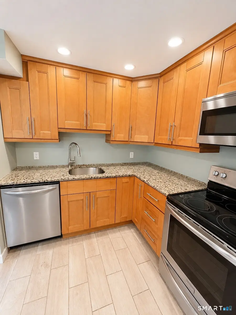 111 Stone Bridge Road, Bridgeport, CT 06606 - #2