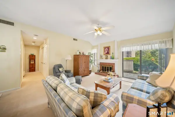 9 Heritage Circle #A, Southbury, CT 06488