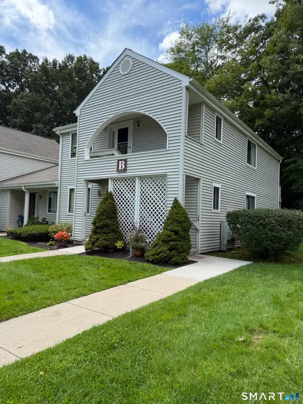 35 Nutmeg Road #B2, Middlebury, CT 06762