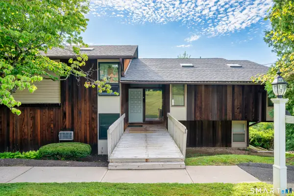 8-G Country Squire Drive #8G, Cromwell, CT 06416