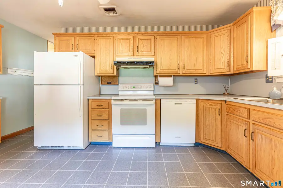 16 Philip Road, Manchester, CT 06040 - #3
