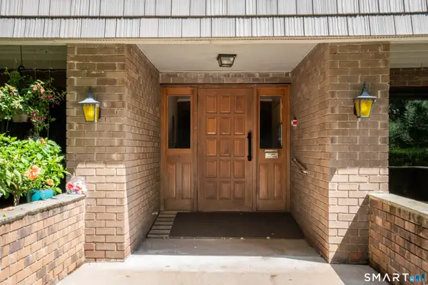 60 Rambling Brook Lane #B3, Glastonbury, CT 06033