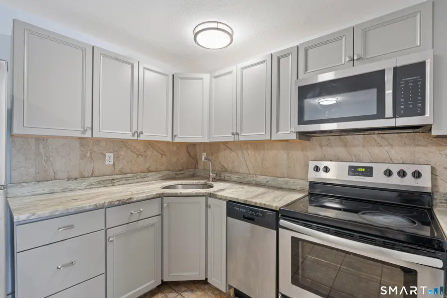 104 Oakwood Avenue #B7, West Hartford, CT 06119 - #2