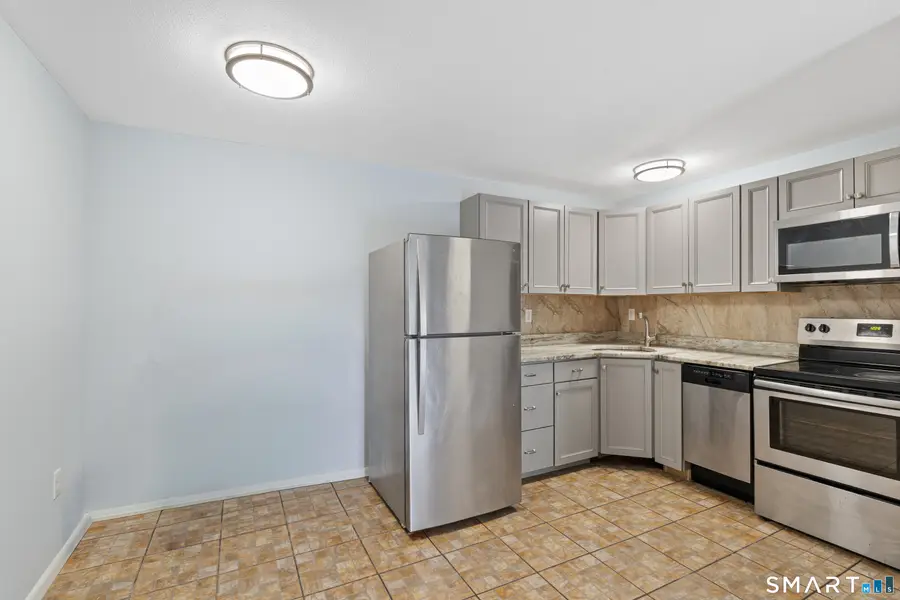 104 Oakwood Avenue #B7, West Hartford, CT 06119 - #3