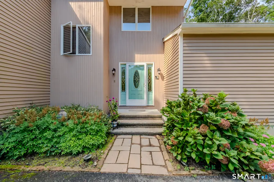 4 Briarwood Court, Gales Ferry, CT 06335 - #2