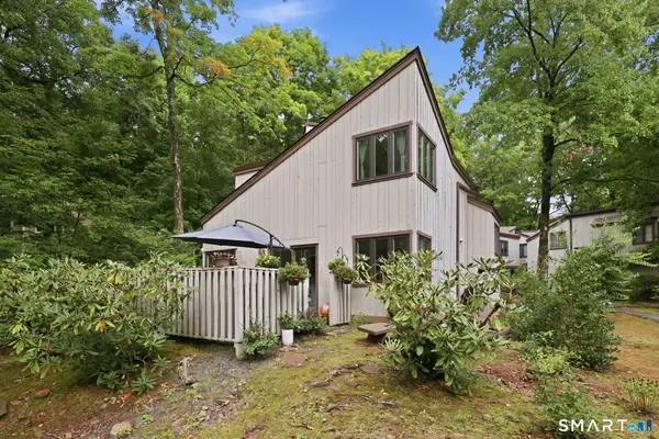 8 Staunton Court #A, Farmington, CT 06032