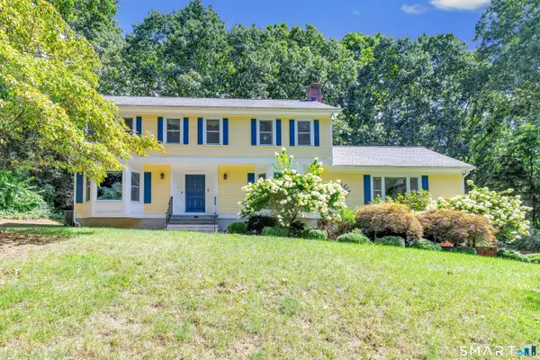 61 Greenbriar Road, Oxford, CT 06478