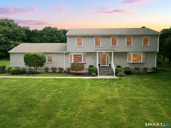 124 Sturbridge Lane, Trumbull, CT 06611
