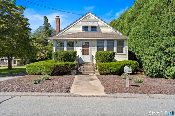 632 Vauxhall St Extension, Waterford, CT 06385