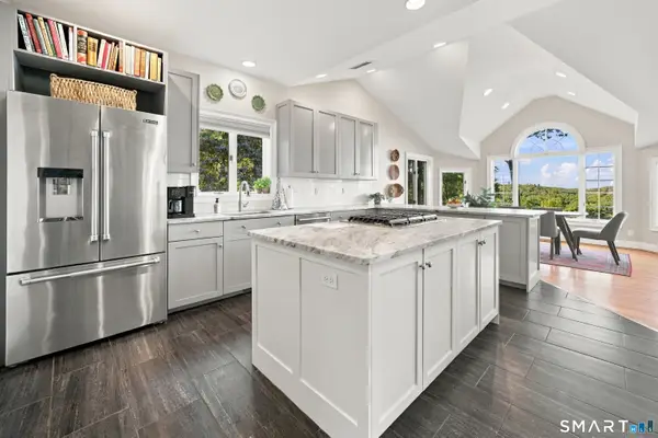 100 Robin Drive, Canton, CT 06019