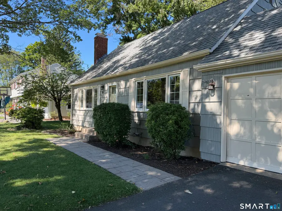 10 Colonial Drive, Simsbury, CT 06070 - #2