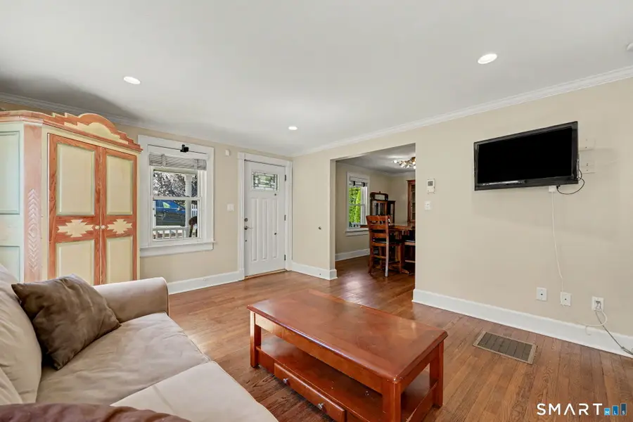 215 Knickerbocker Avenue, Stamford, CT 06907 - #2