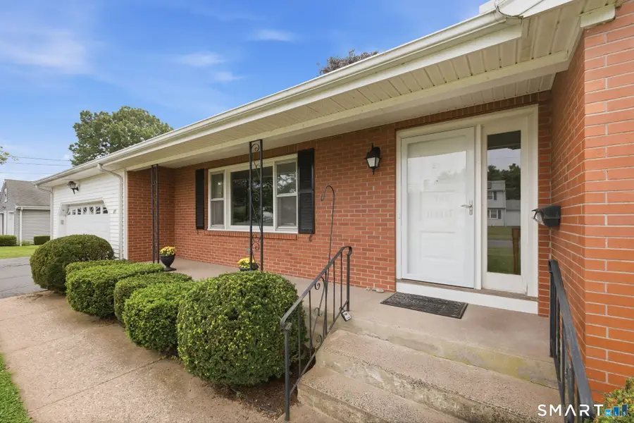 27 Rival Court, East Hartford, CT 06118 - #2